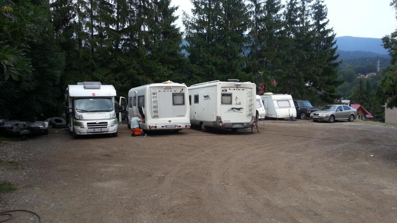 Camping Aviator: Personal RV Campground in Busteni Exterior photo