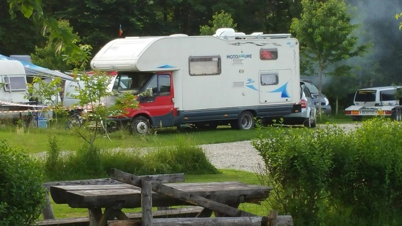 Camping Aviator: Personal RV Campground in Busteni Exterior photo