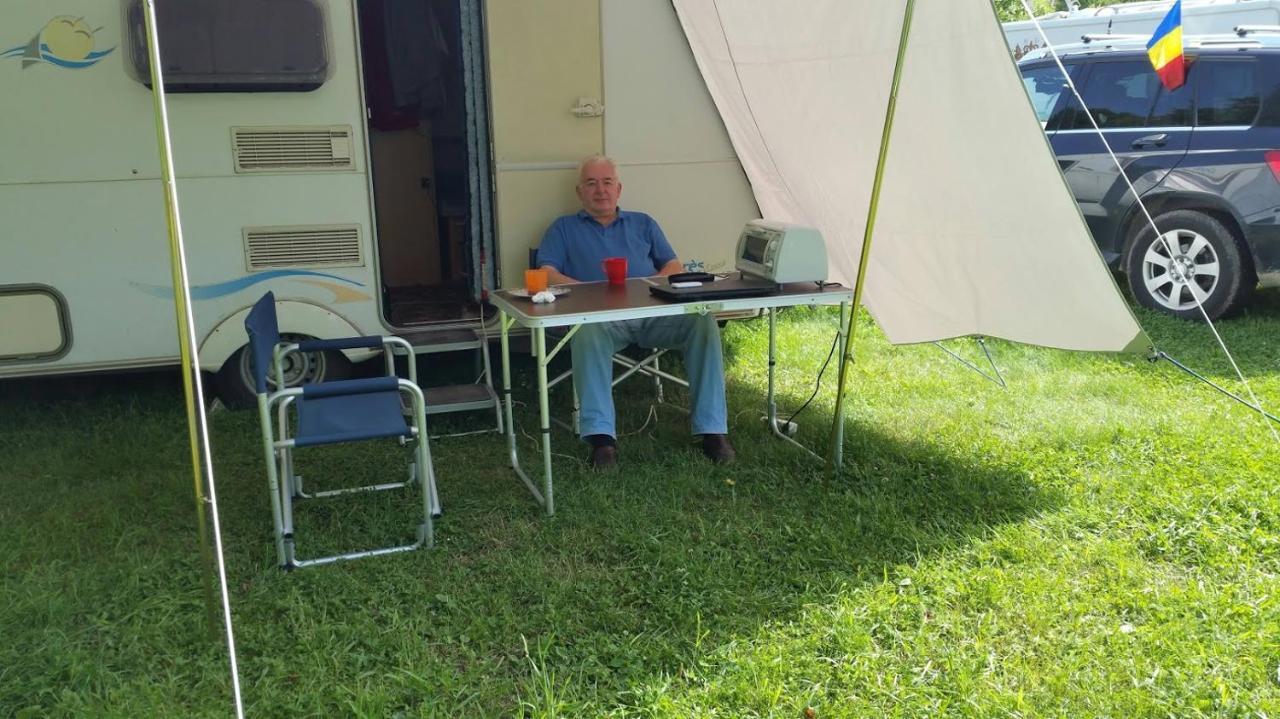Camping Aviator: Personal RV Campground in Busteni Exterior photo